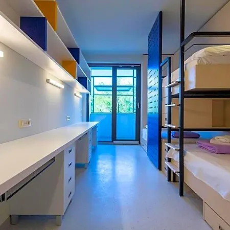 Hostel Bb *